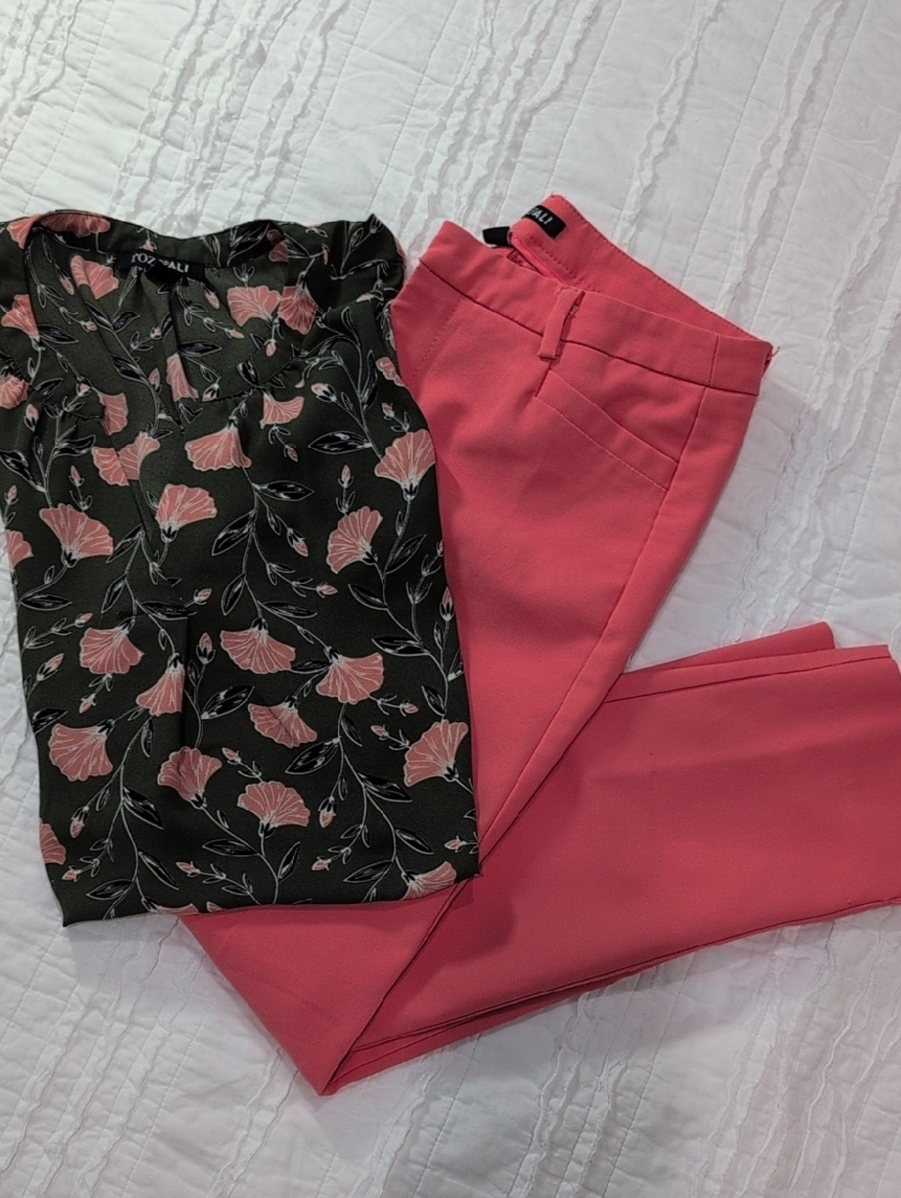 Roz & Ali Outfit